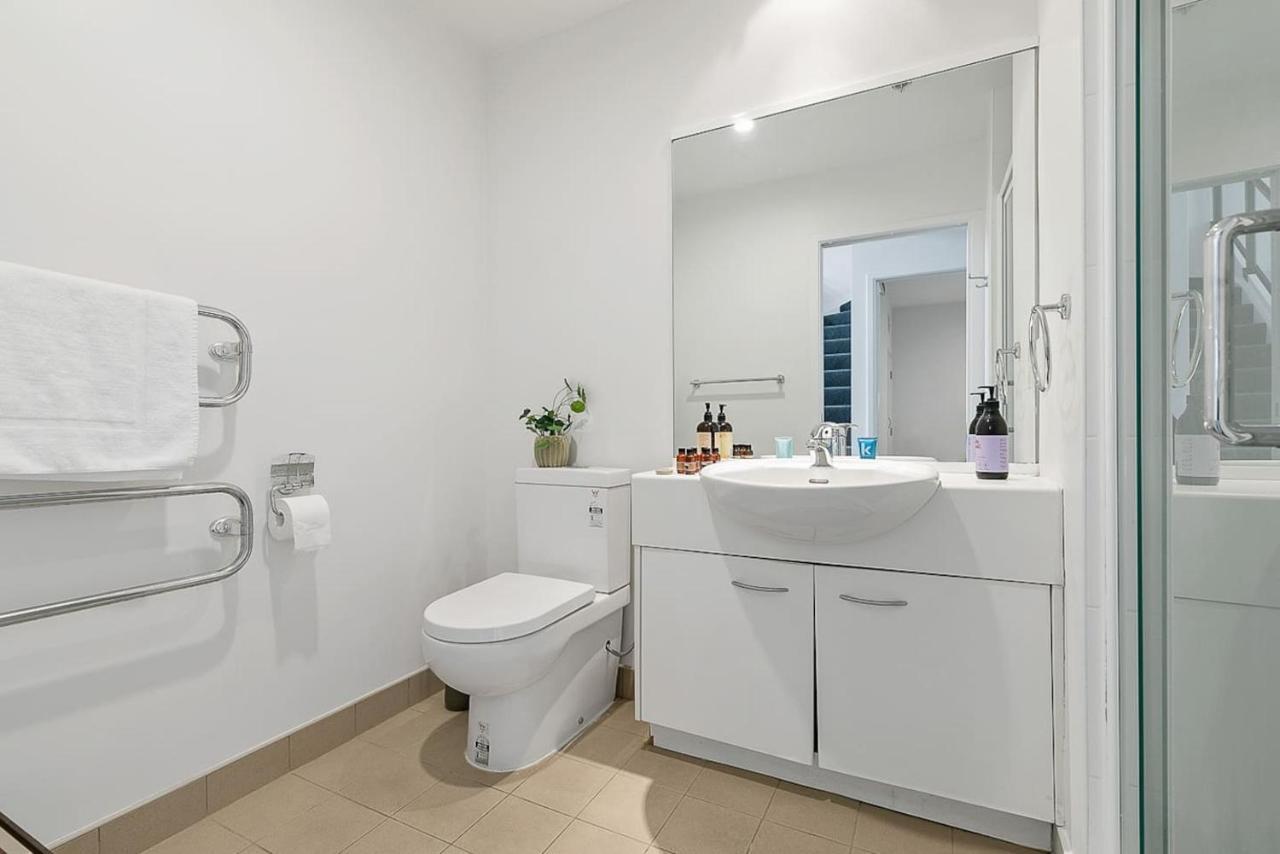 Roomy High-Ceiling Loft Apartment - Free Parking! Auckland Eksteriør billede